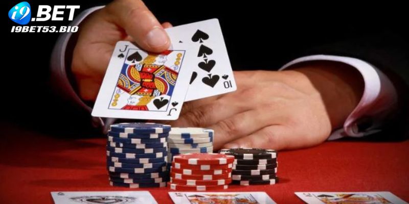 Chi tiết cách chơi Poker theo từng vòng mà người chơi cần nắm rõ